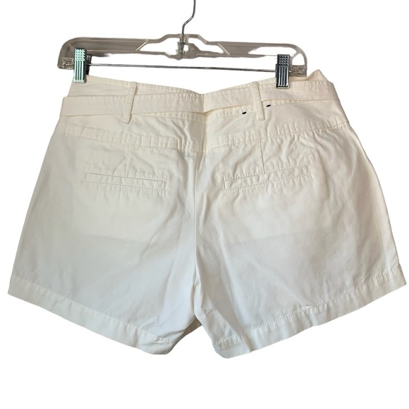 Banana Republic winter white 80’s style waist shorts w tie and pockets. Size 4 - Picture 2 of 9